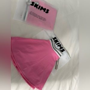 Xs skims skort pink with logo band on hip pink limited edition new tags/soldout